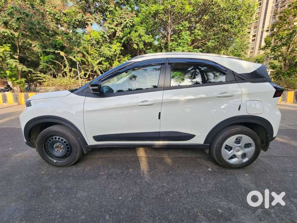 Tata Nexon Pure 1.2 S Revotron Petrol 6 Mt, 2025, Cng & Hybrids