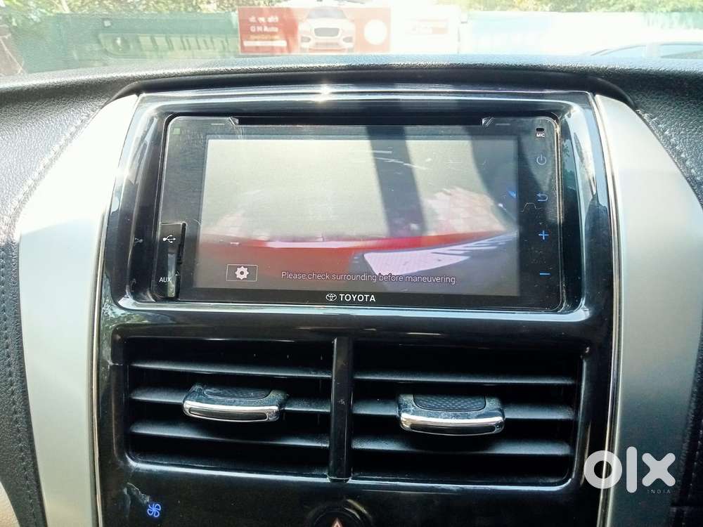 Toyota Yaris V Cvt, 2018, Petrol