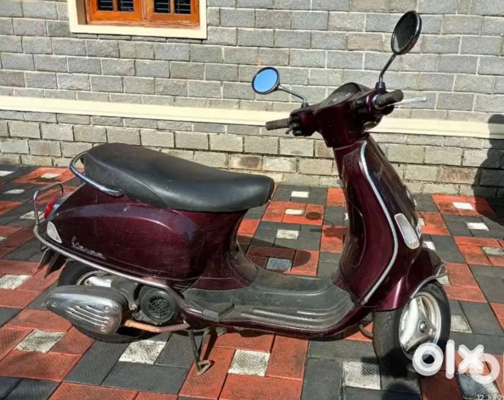 Vespa 125 (2012) Good Condition Scooters 1824289829
