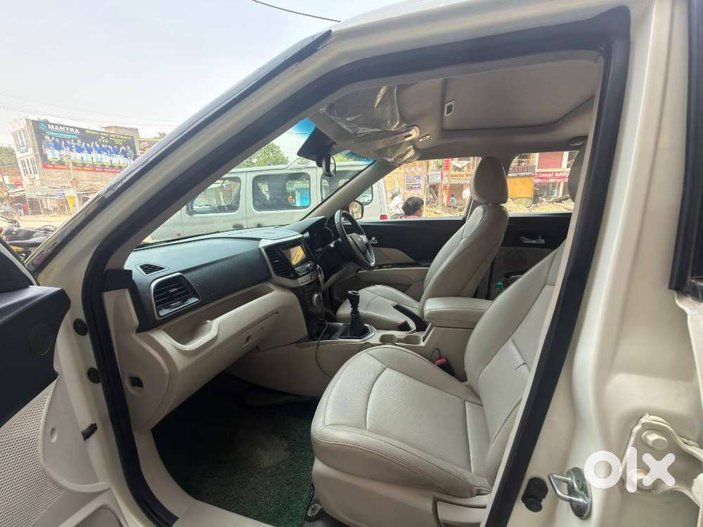 Xuv 300 W8 (o) , Petrol 2022 Model For Sale.