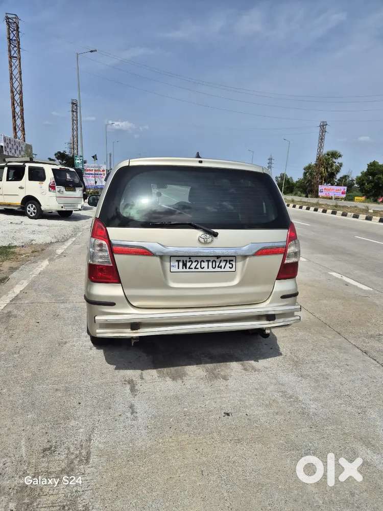 Toyota Innova 2012