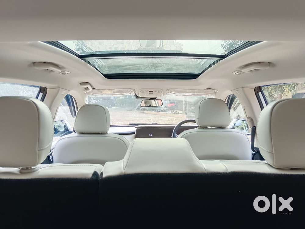 Mahindra Xuv700 2.2 Ax 7 Diesel At Str, 2022, Diesel