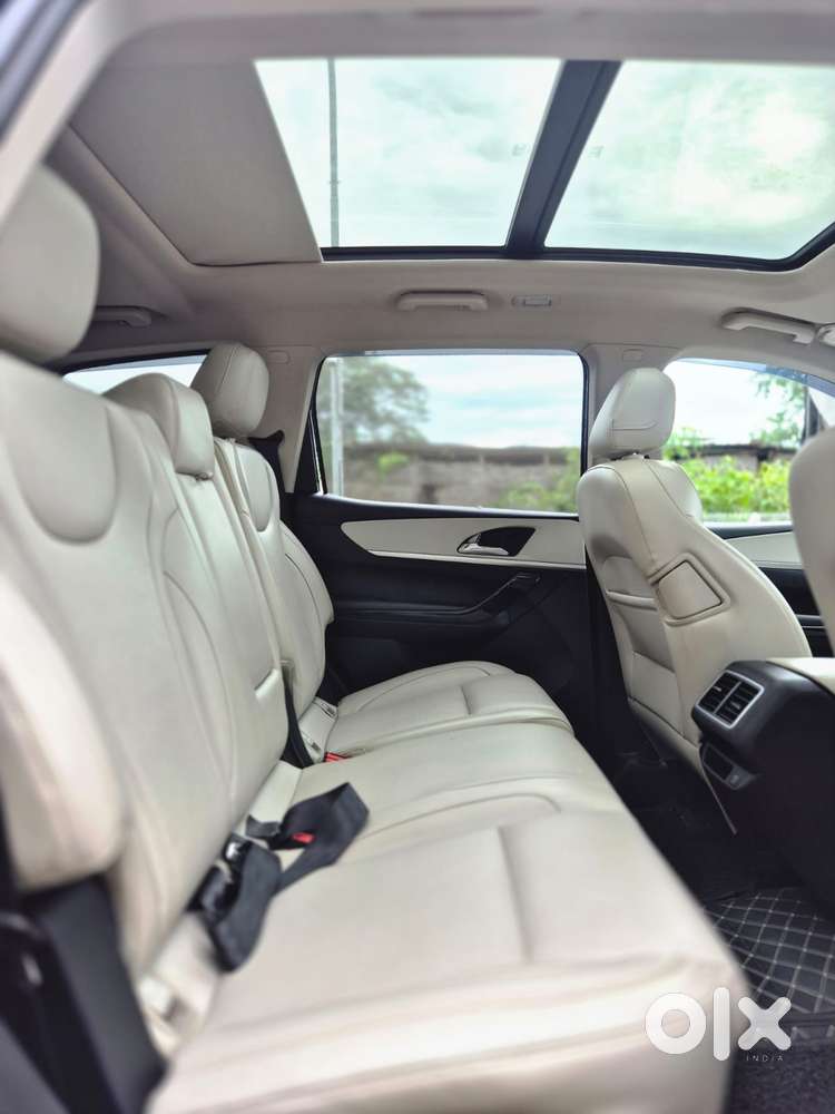Mahindra Xuv700 2.0 Ax 5 Petrol Mt Str, 2023, Petrol