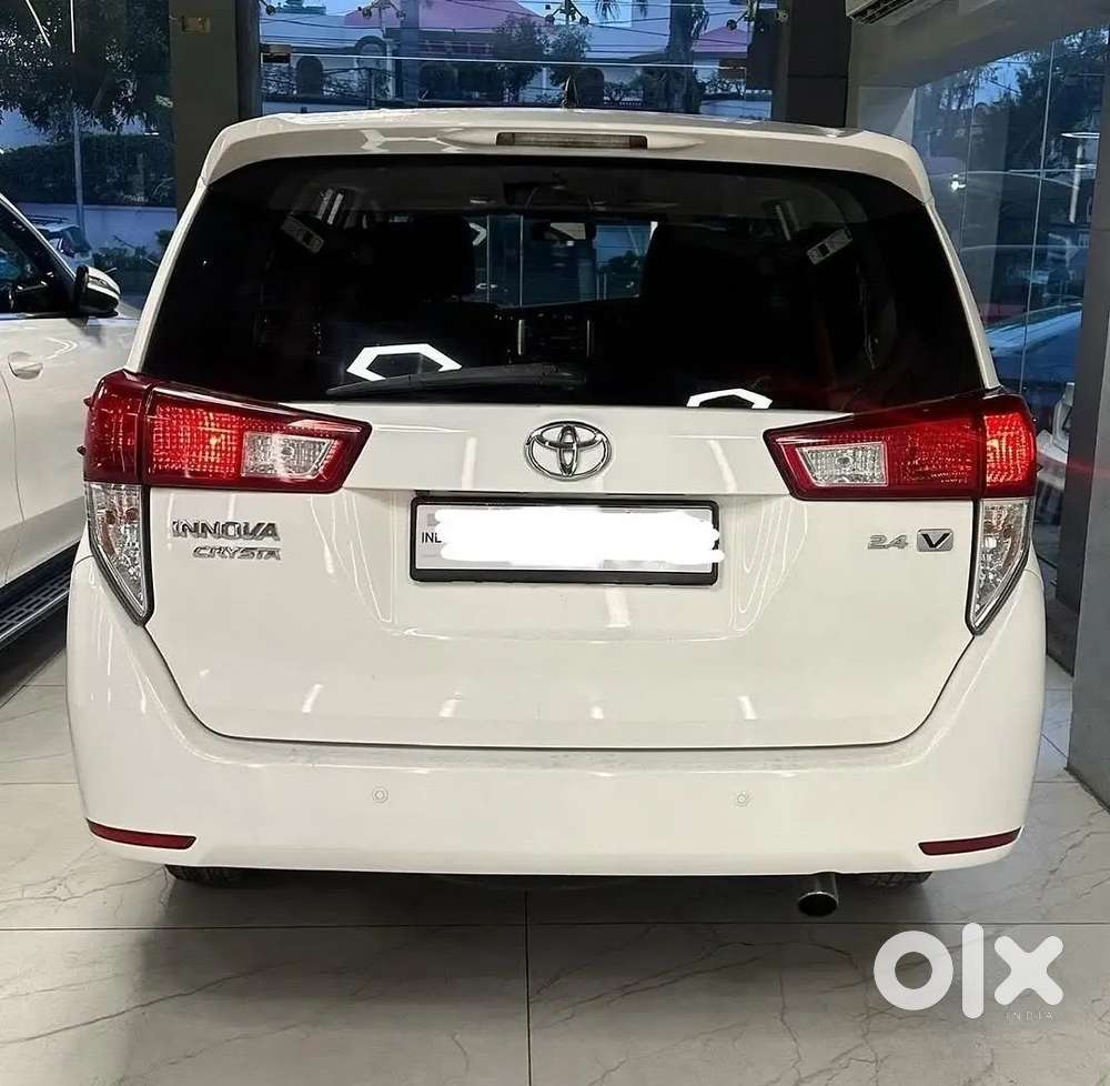 Toyota Innova Crysta 2.4 V 2016