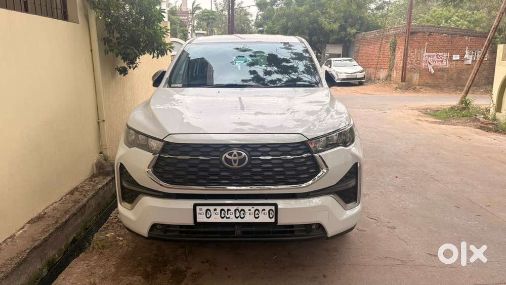 Toyota Innova Hycross Petrol 2026