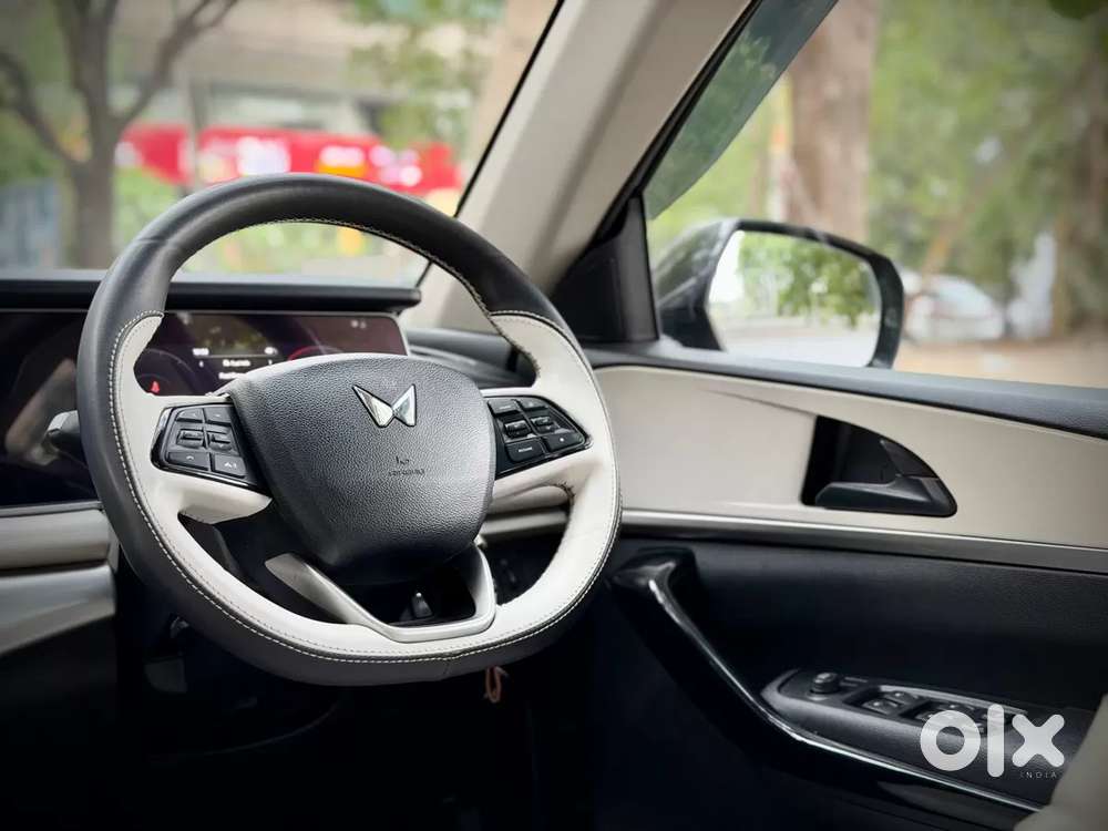 Mahindra Xuv700 2.0 Ax 5 Petrol Mt 7 Str, 2024, Petrol