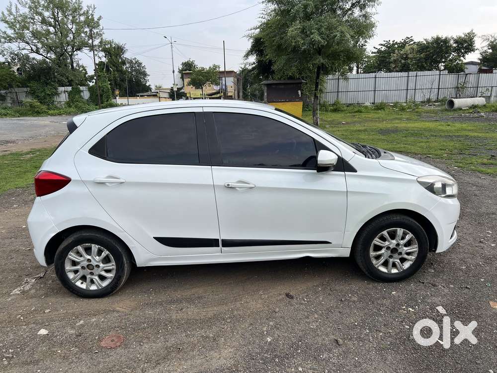 Tata Tiago 1.2 Revotron Xz (o), 2016, Petrol