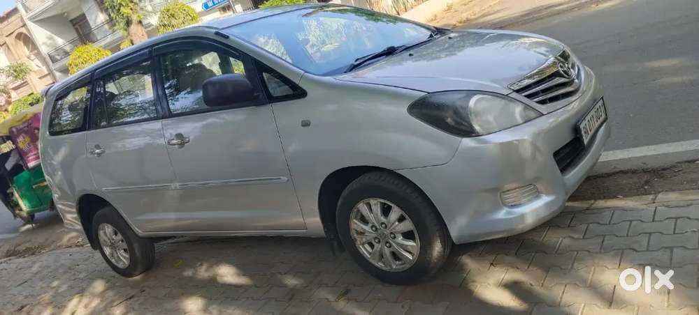 Toyota Innova 2009 Diesel 128000 Km Driven Passing 2029 V Top Model