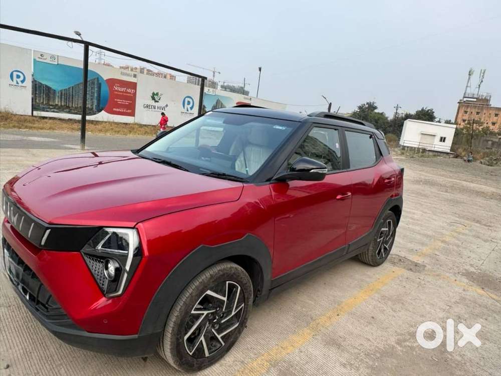 For Sale: Mahindra Xuv3xo Ax7 Diesel Mt (dual Tone)