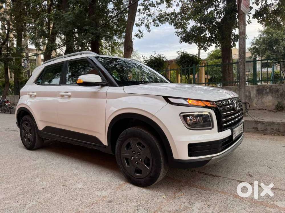 Hyundai Venue 1.2 S (o), 2024, Petrol