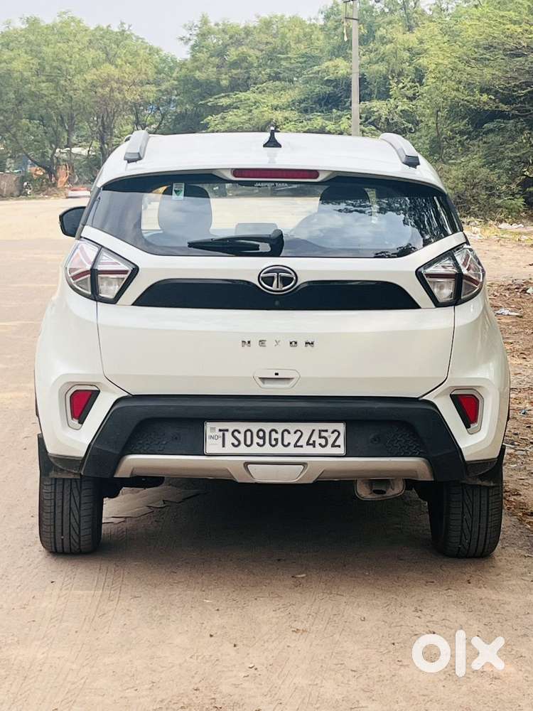 Tata Nexon, 2023, Petrol