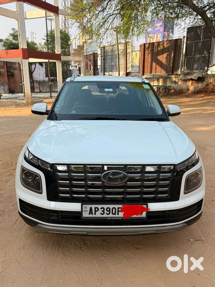 Hyundai Venue 2022 Petrol 38000 Km Driven