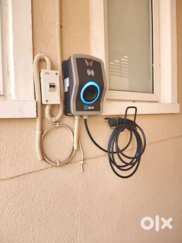Xuv 400 El Pro ( With Charger )