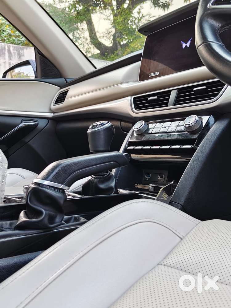 Mahindra Xuv700 2.2 Ax 7 Diesel Mt Luxury Pack Str, 2022, Diesel