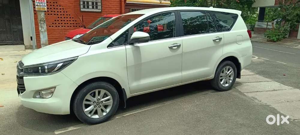 Toyota Innova Crysta 2.4 V 2019