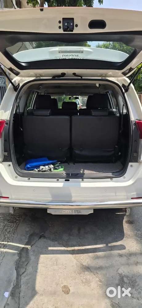 Toyota Innova Crysta 2025