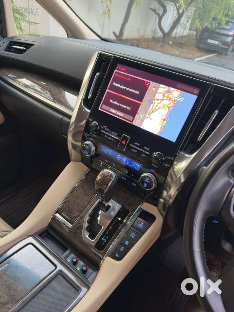 Toyota Vellfire 2.5 Executive Lounge, 2023, Petrol