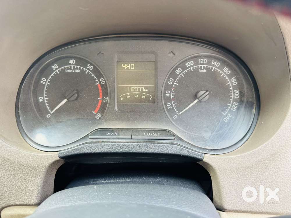 Skoda Rapid 1.6 Mpi Ambition, 2015, Petrol