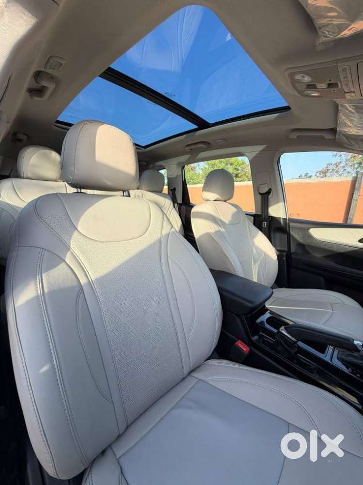 Mahindra Xuv700 2.2 Ax 5 Diesel At 7 Str, 2025, Diesel