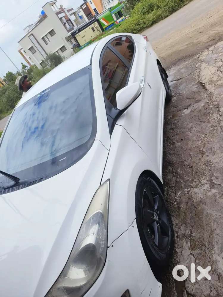 Hyundai New Elantra 2012 Diesel 95000 Km Driven