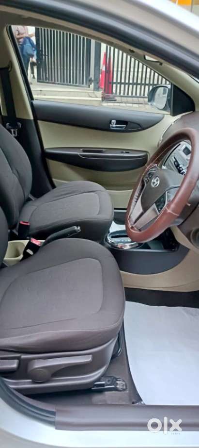 Hyundai I20 1.4 Asta (at), 2011, Petrol