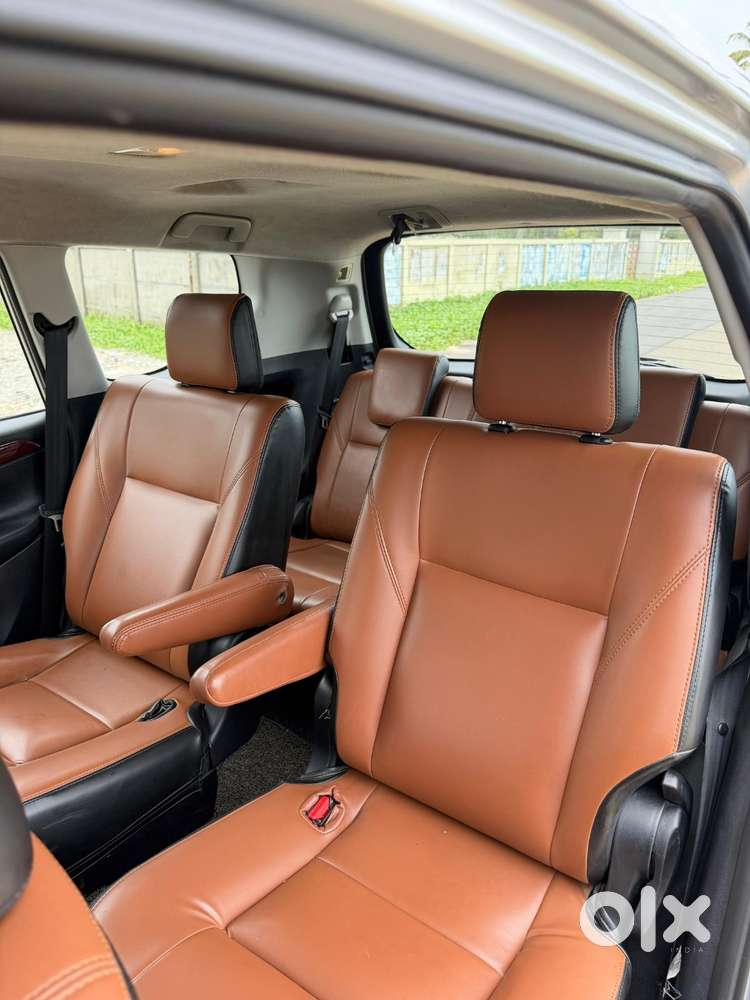 Toyota Crysta 2.8 G Automatic