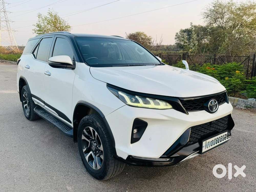 Toyota Fortuner Legender 4/4 At Full Mint Condition Complete Showroom