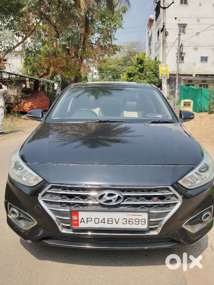 Hyundai Verna 6 Airbags With Sunroof