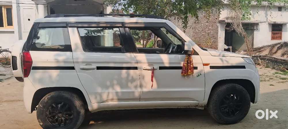 Mahindra Tuv 300