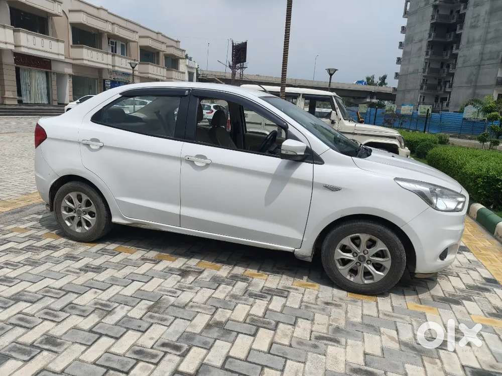 Ford Aspire Titanium Blu 2015