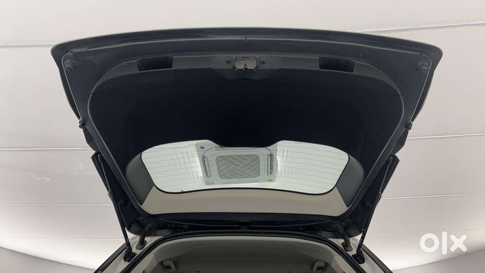 Mahindra Xuv700 2.0 Ax 7 Petrol Mt Str, 2022, Petrol