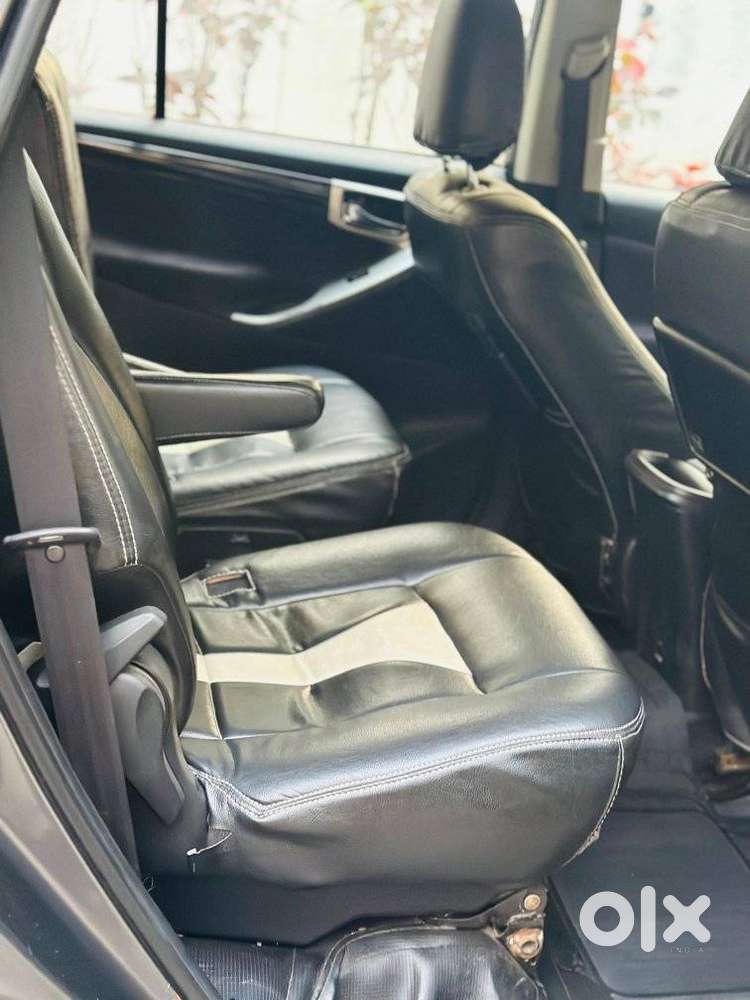 Toyota Innova Crysta 2.4 V 7 Str, 2016, Diesel