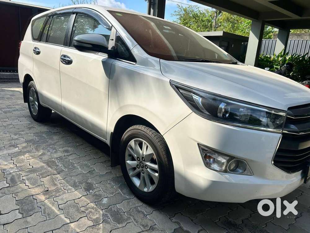 Innova Crysta 2.4v Bs (iv),60000km,leather Interior, Super White