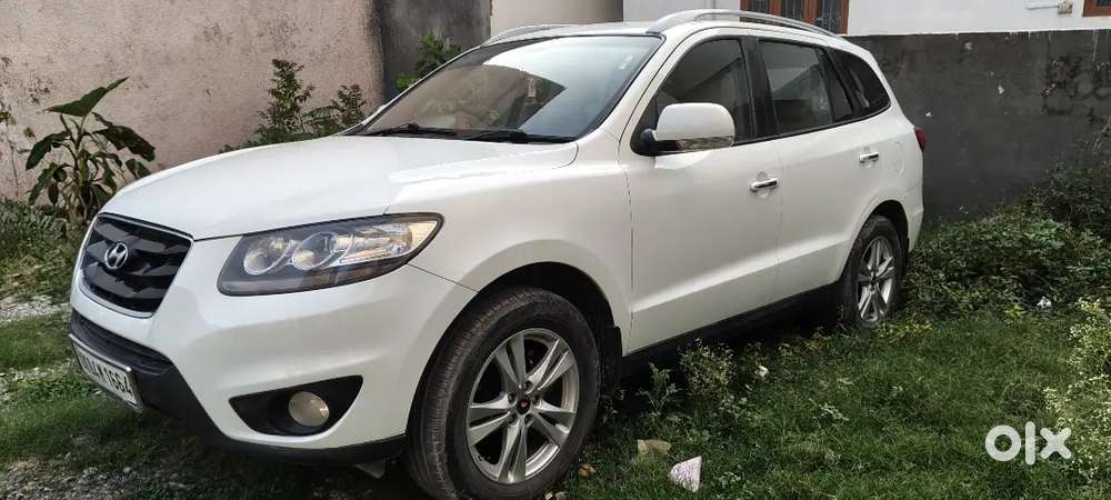 Hyundai Santa Fe 2012 Diesel Well Maintained.