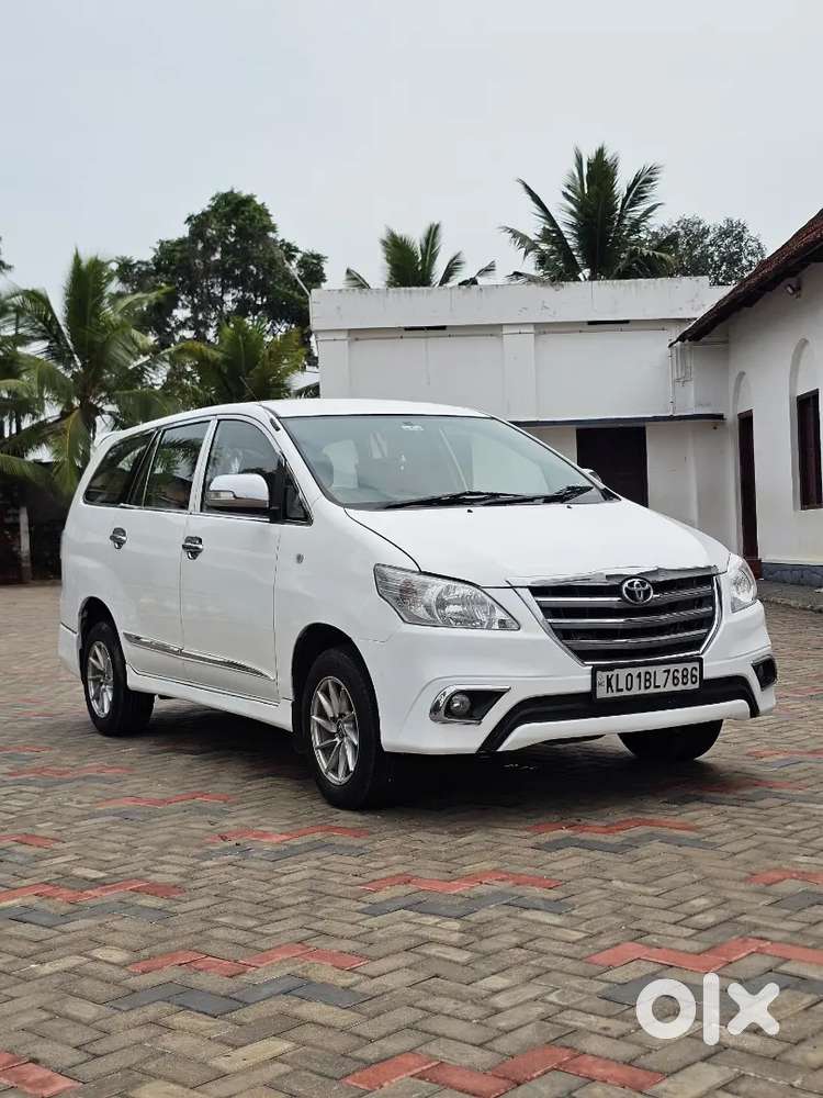 Toyota Innova 2013 Diesel 220000 Km Driven