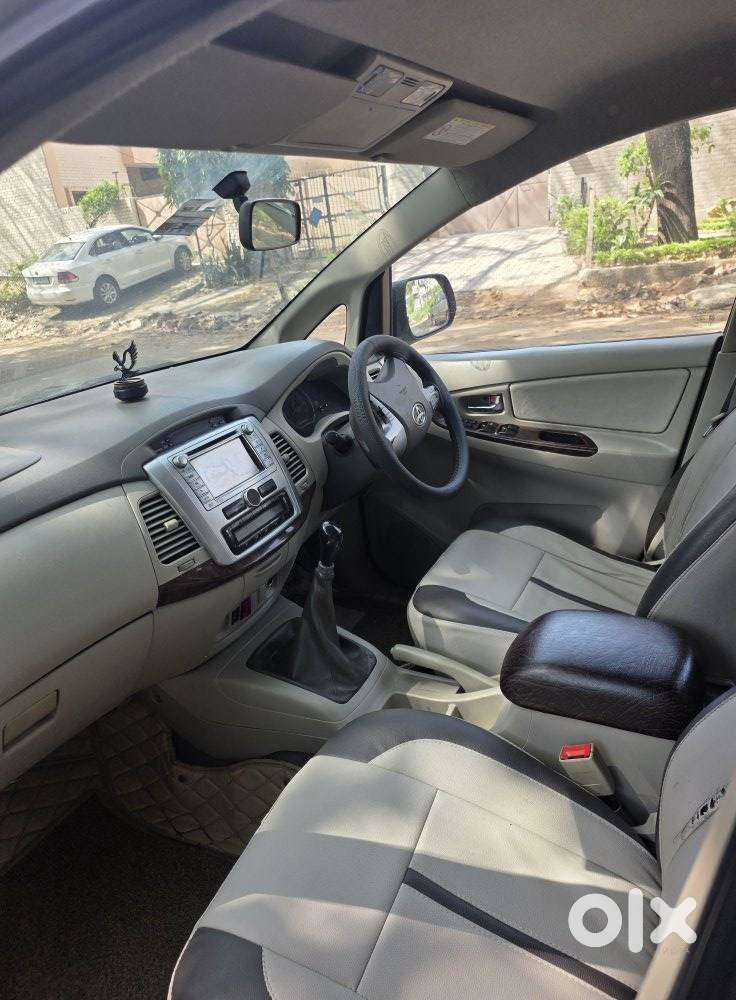 Toyota Innova 2.5 V 8 Str, 2012, Diesel