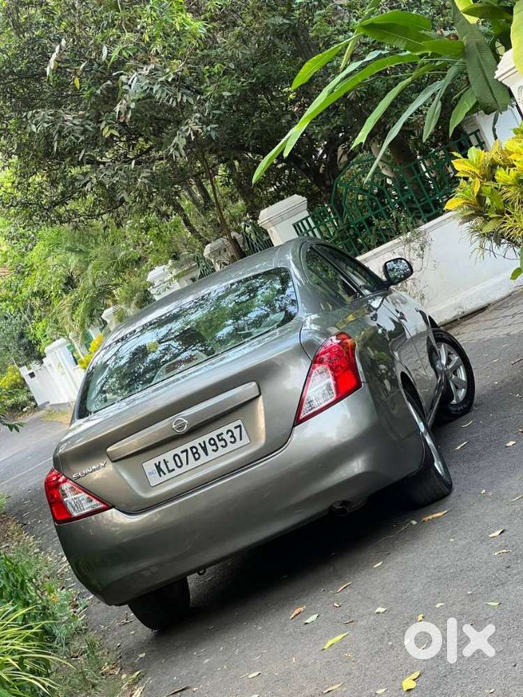 Nissan Sunny, 2012, Petrol
