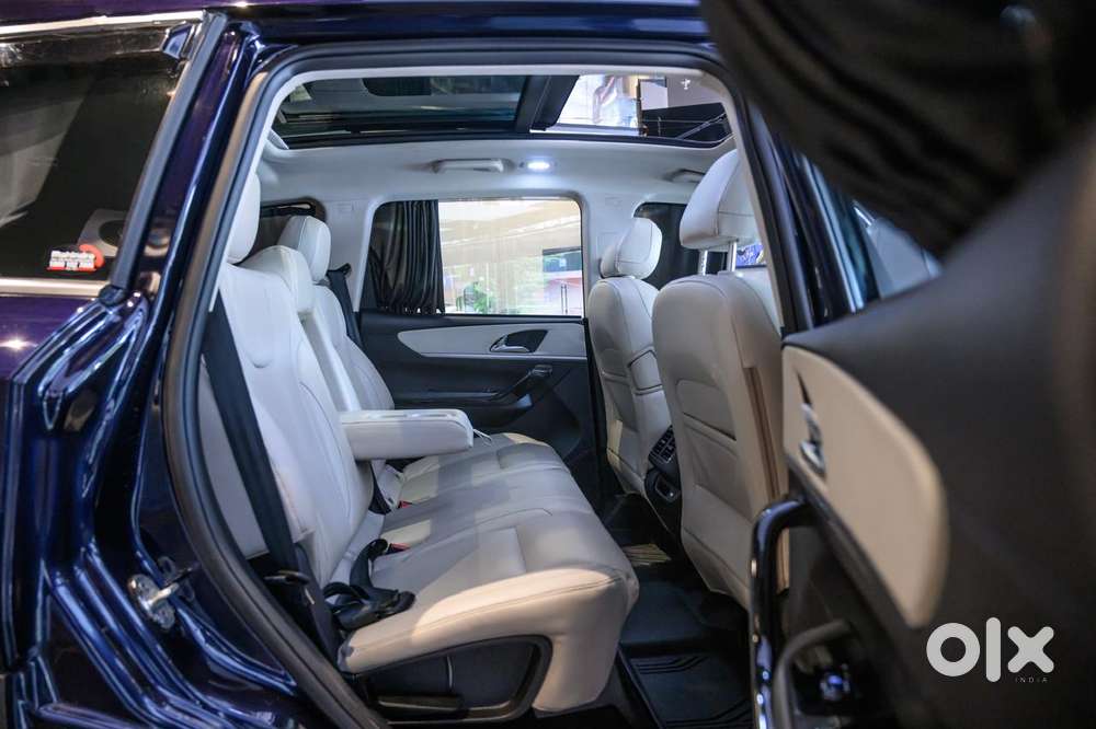 Mahindra Xuv700 2.0 Ax 7 Petrol At Luxury Pack Str, 2024, Petrol