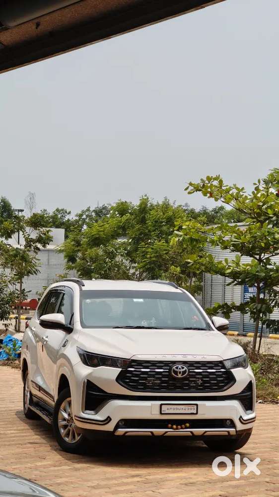 Toyota Innova Hycross 2024