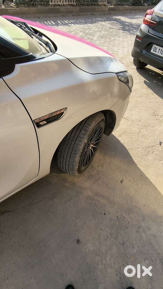 Maruti Suzuki Baleno Baleno White Alloy Wheels Petrol