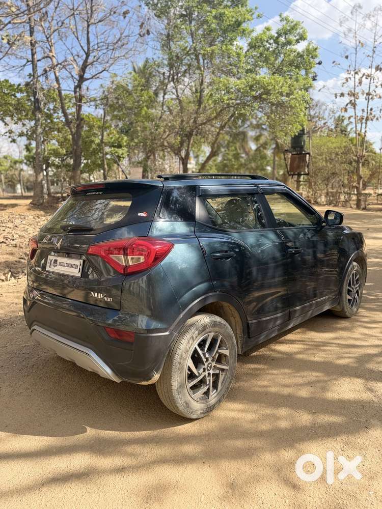 Mahindra Xuv300 1.2 W8 (o) Amt Petrol, 2023, Petrol