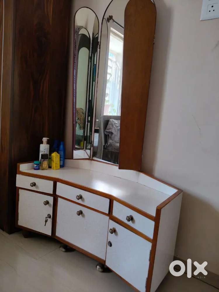 Dressing table