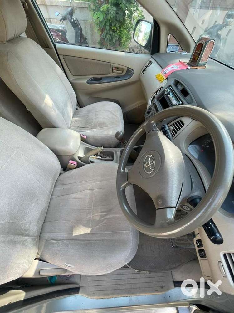 Toyota Innova 2005 Petrol Well Maintained