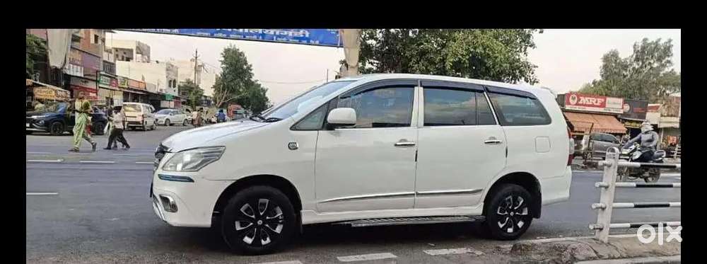 Toyota Innova 2014 Diesel 235000 Km Driven