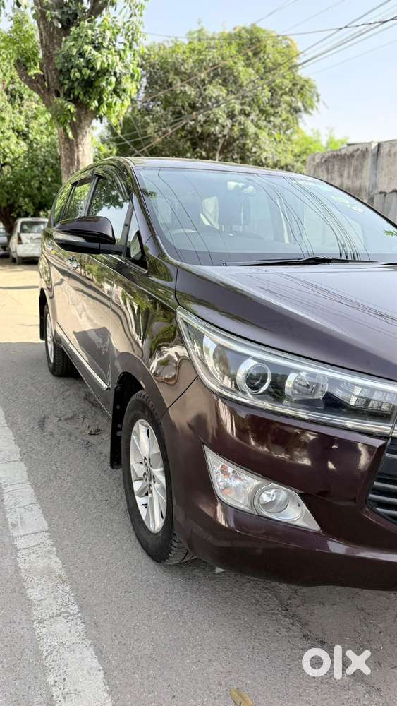 Toyota Innova Crysta 2.4 V, 2016, Diesel