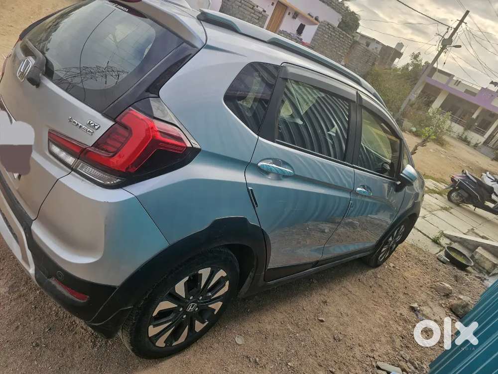 Sunroof. Led Headlight. Keyless Entry. 2keys And Much More