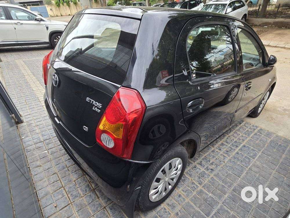 Toyota Etios Liva G, 2011, Petrol