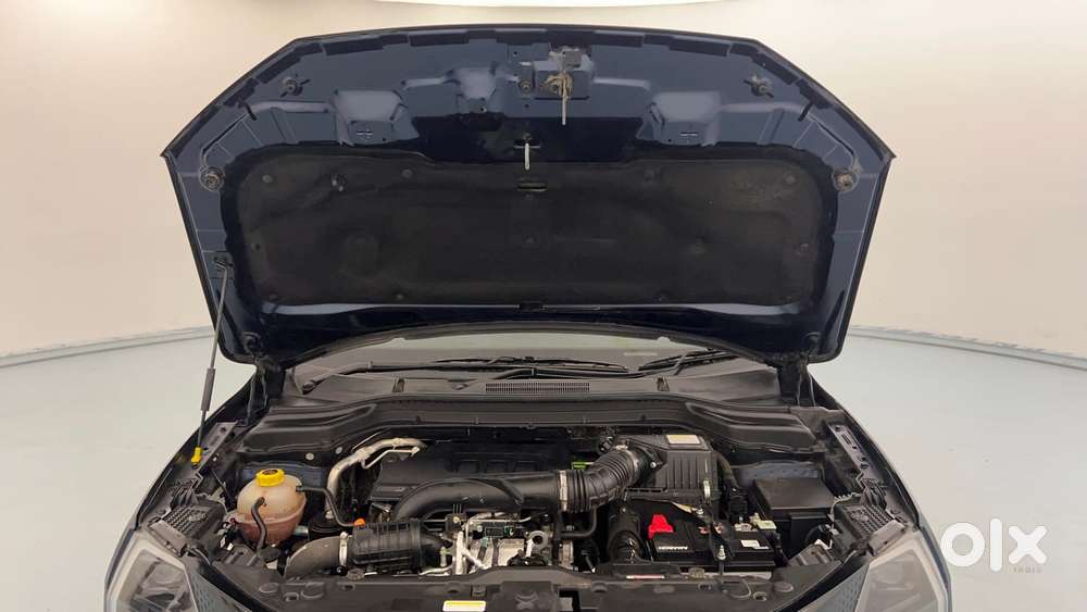 Mahindra Xuv 3xo Ax7l 1.2 Petrol At (pg), 2025, Petrol