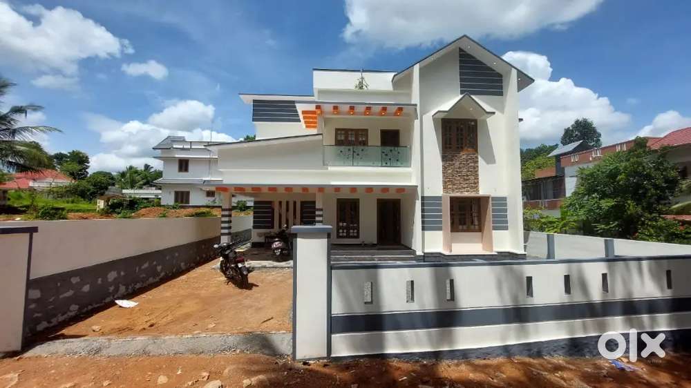 7.5 Cent, 2200Sqft House in Thiruvalla mundukotta 2 km thiruvalla For