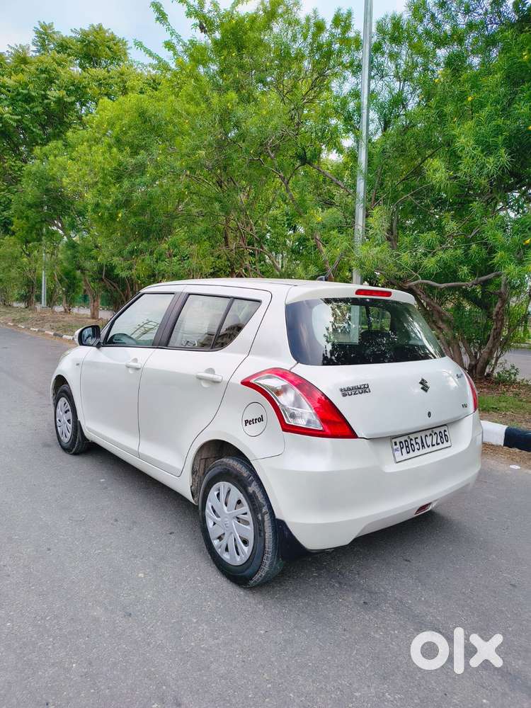 Maruti Suzuki Swift Vxi Optional, 2015, Petrol